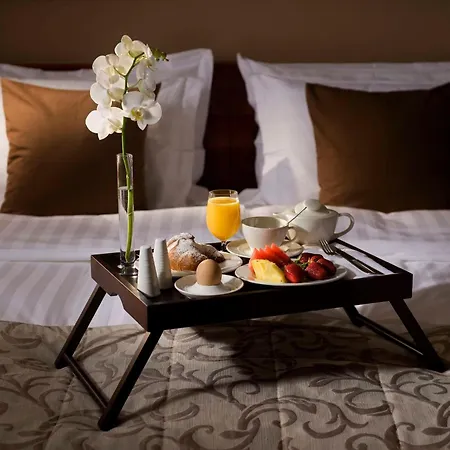 Western Premier Slon