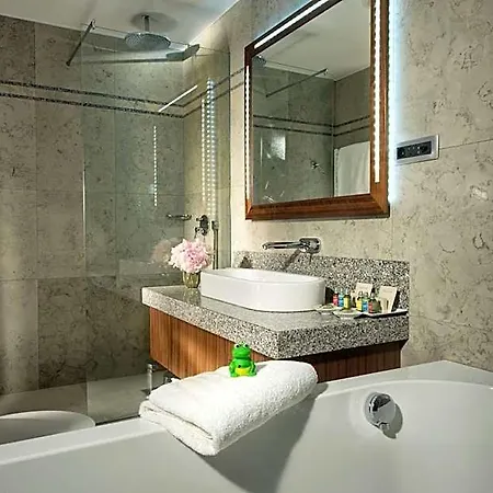 Western Premier Slon Otel
