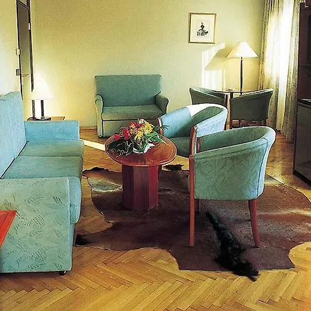 Western Premier Slon 4*