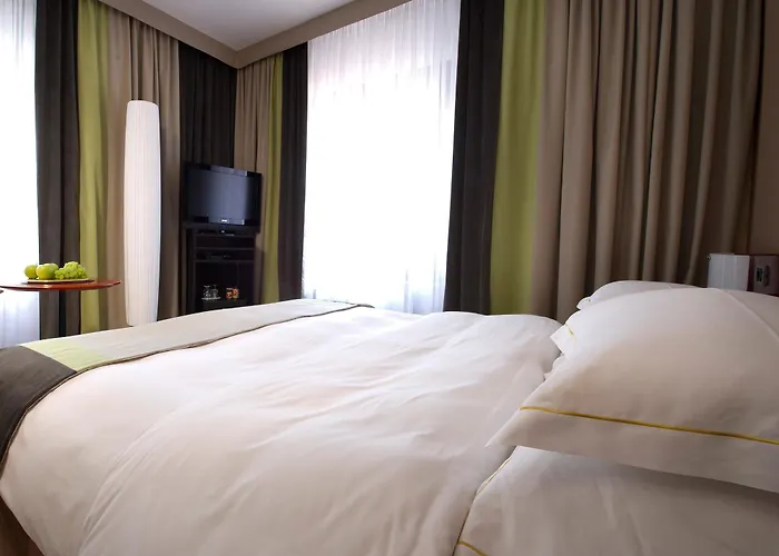 Western Premier Slon 4*