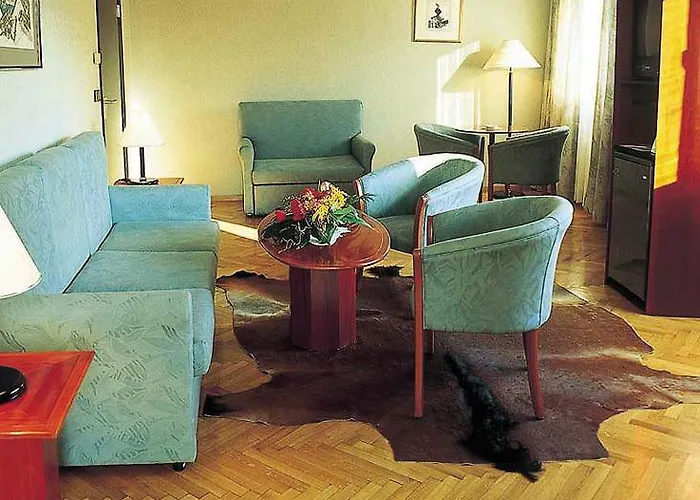 Western Premier Slon 4*