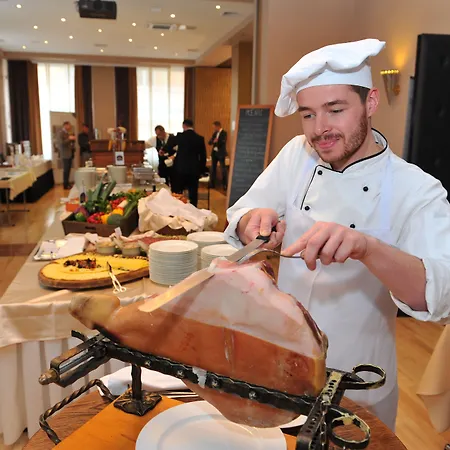 Western Premier Slon